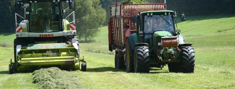 Silieren – hier wird das Gras gehäckselt