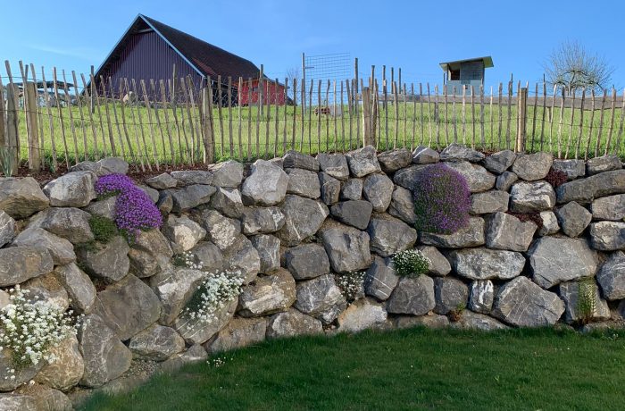 Gästefoto: Unser Garten mit Blick auf die Schaf- und Ziegenweide